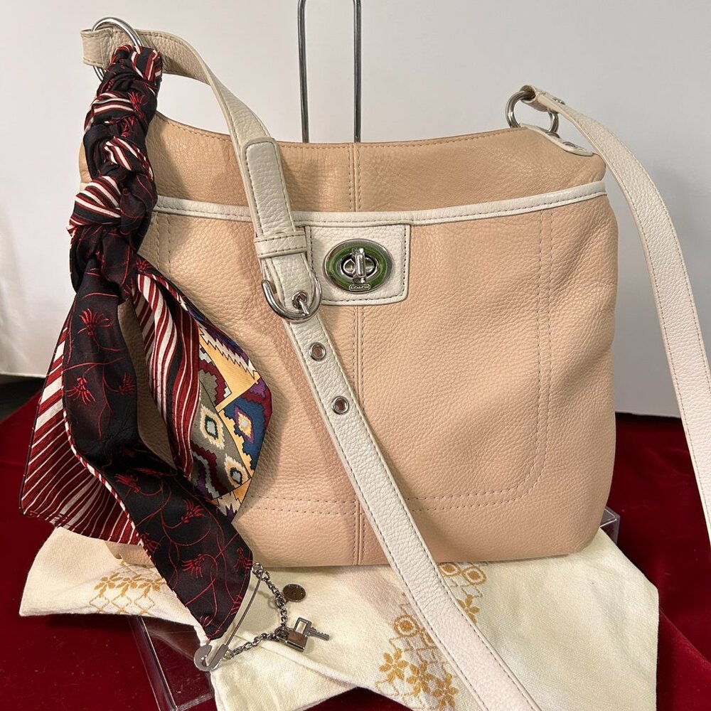 ✨ 2012 Coach Penelope Crossbody – A Classic with a Curated Edge ✨